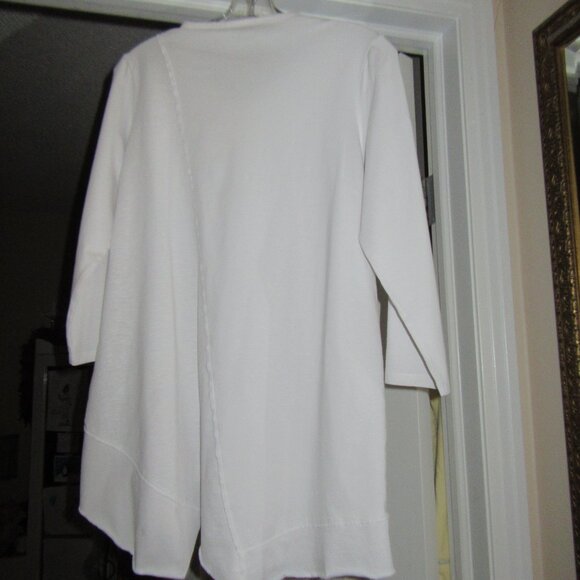 White top -Size Large Suzanne's - Picture 6 of 7